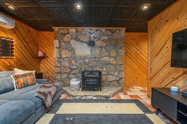 Building Photo - 2338 El Miner Dr