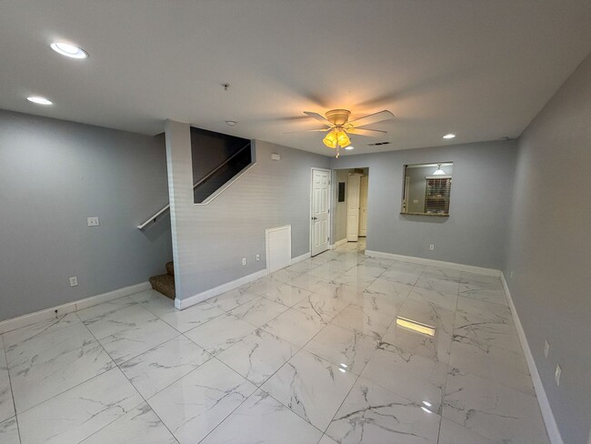Building Photo - Hailey Forest #138