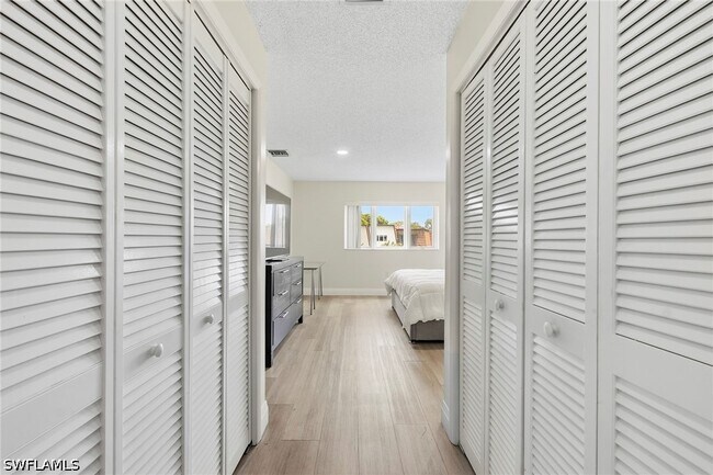 Foto del edificio - 428 Meadowlark Ln