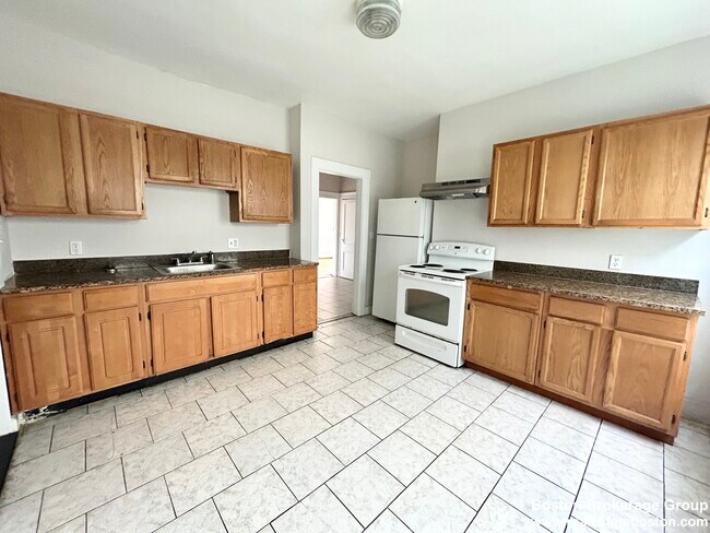 Building Photo - 7 Hesston Terrace