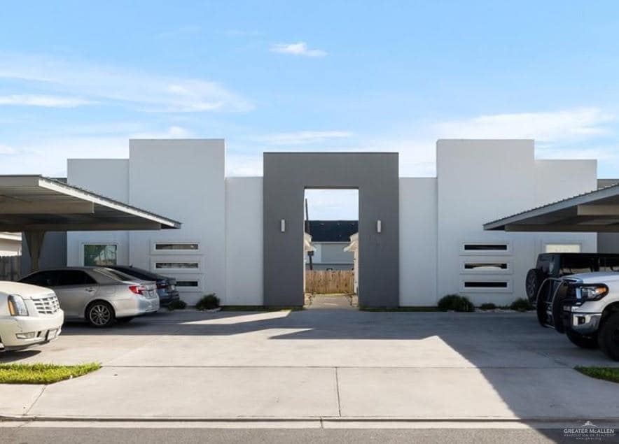 Primary Photo - 13 West Dr