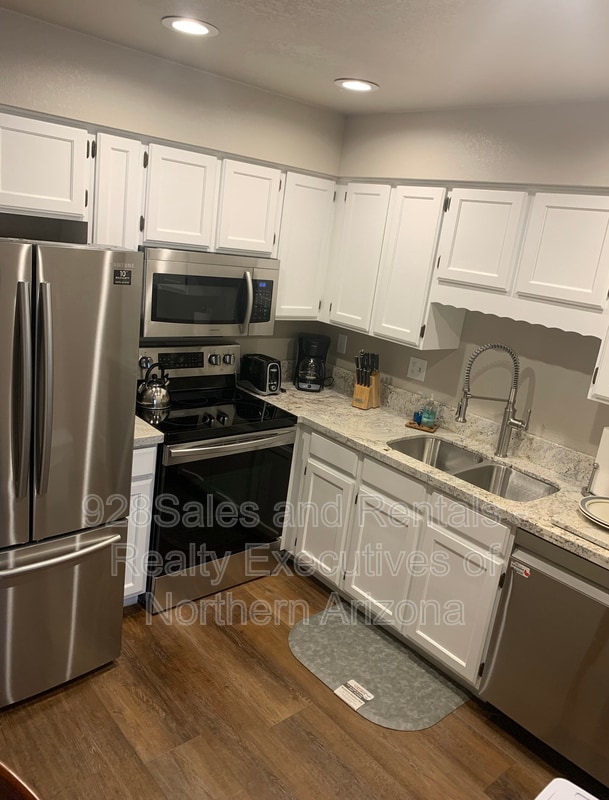 Building Photo - 5825 E Bear Paw Dr