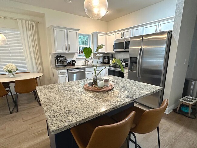 Kitchen - 1736 W Walnut St