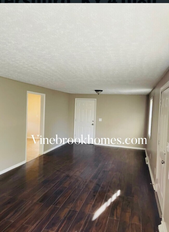 Foto del edificio - 5880 Petersburg Rd