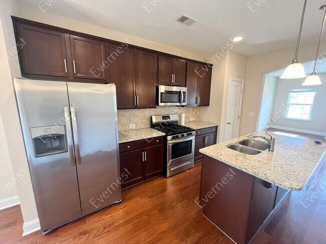 Foto del edificio - 147 Saddle Wood Ln