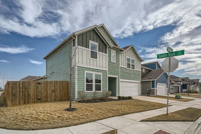 Building Photo - 1601 Denesa Dr