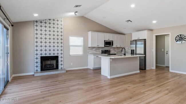 Building Photo - 908 W Ross Ave
