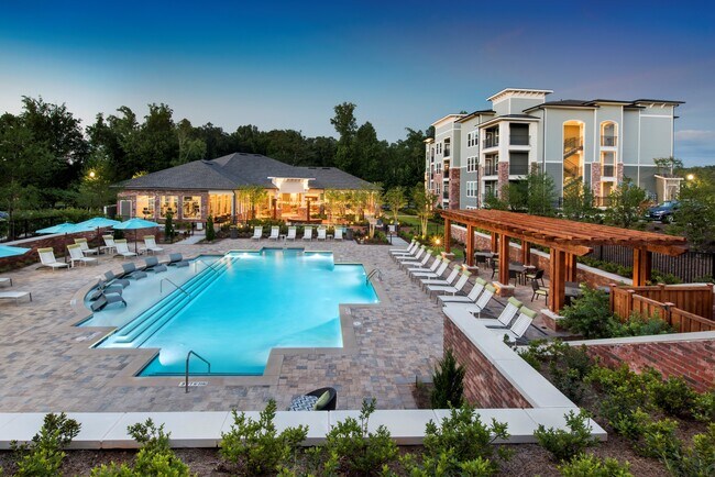 Víspera de la piscina 01 - The Meridian Lafayette