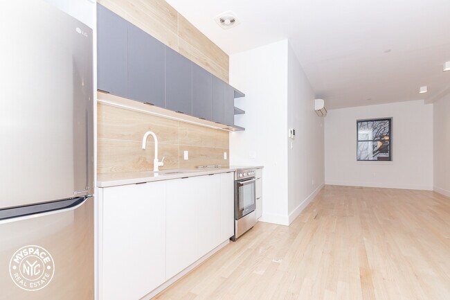 Foto del edificio - 283 Powers St