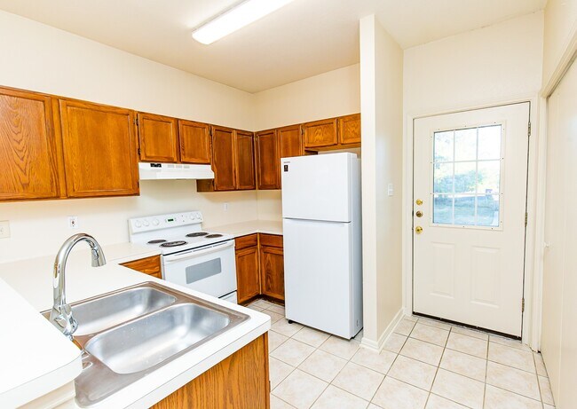 Puerta trasera/Cocina - 3001 Whisper Oaks Ln
