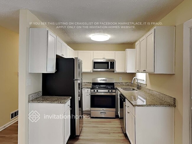 Building Photo - 2060 Sanders Dr