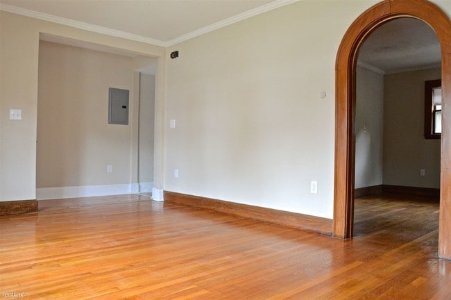 Building Photo - 2 br, 1 bath  - 621 Adams St