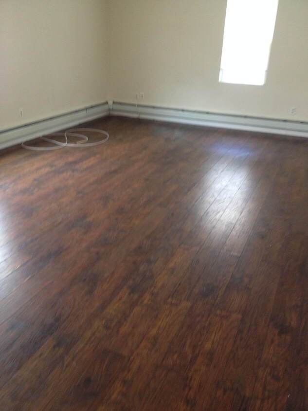 Foto principal - 558 Columbia Ave