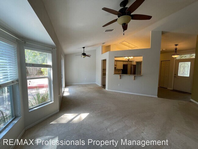 Foto del edificio - 3 br, 2 bath House - 4349 NW 34th Dr