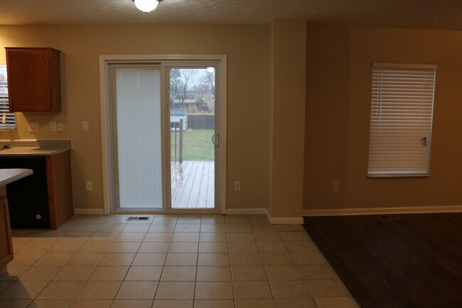 Foto del edificio - 4024 Walnut Crossing Dr