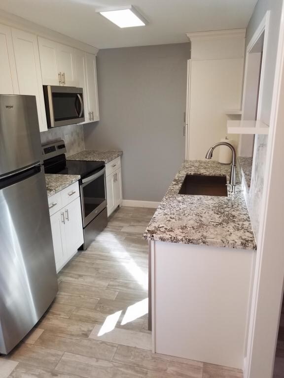 Foto del edificio - 3130 E. 4th Street, unit #10