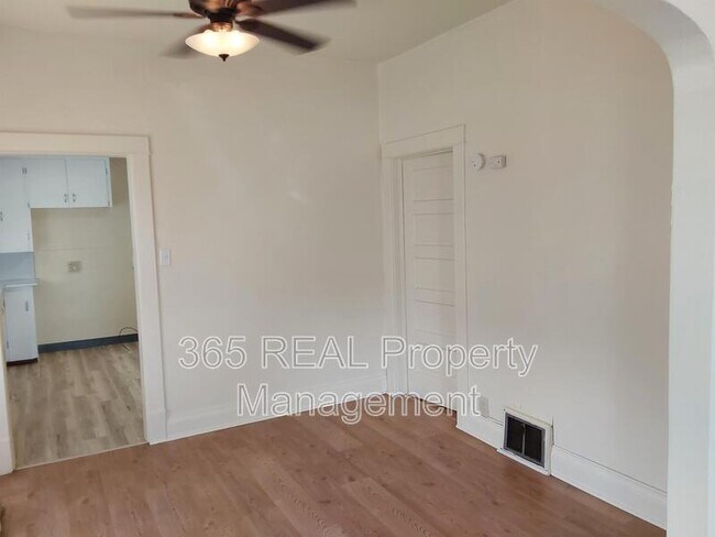 Building Photo - 307 1st Street
