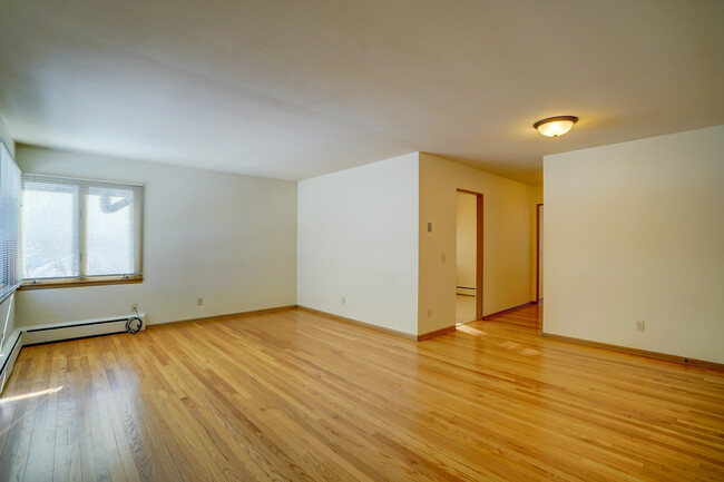 Building Photo - 418 Berwyn Dr