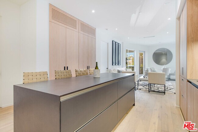 Foto del edificio - 1030 Kings Rd