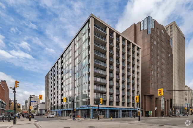 Building Photo - The Vantage