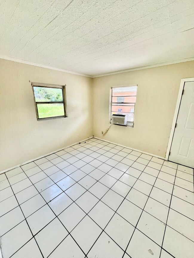 Foto del edificio - Winter Haven 1BR/1BA Duplex; NO APPLICATIO...