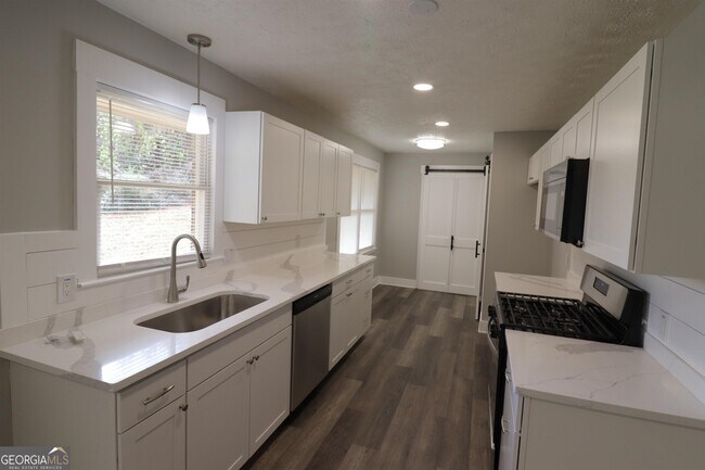 Building Photo - 441 E Northwood Dr
