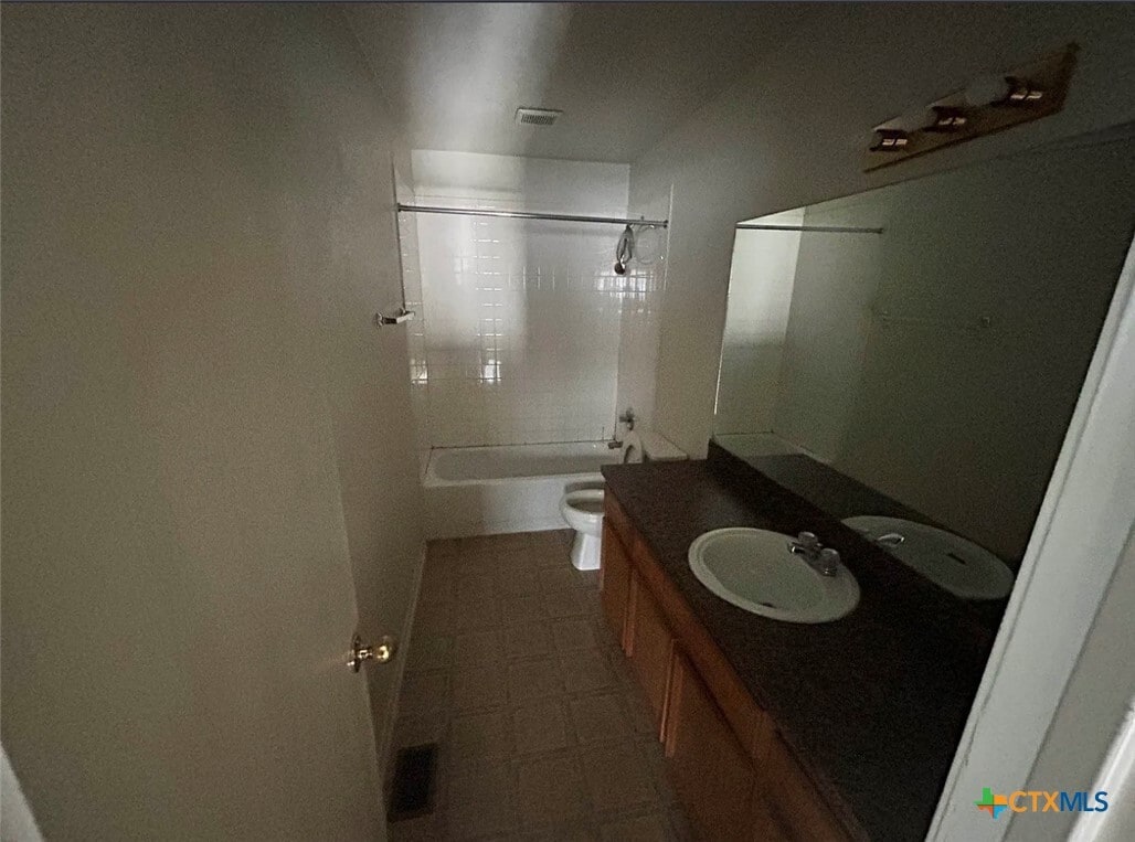 Foto del edificio - 1010 Lansberry Ct