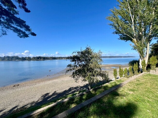 Foto del edificio - Beachfront Cabin - Water Included