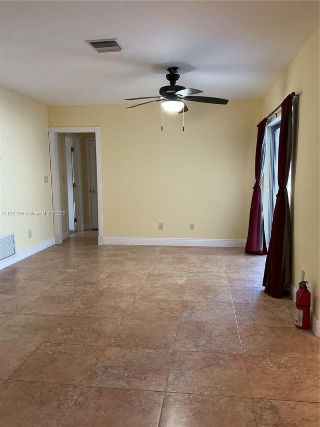 Building Photo - 1000 Renmar Dr