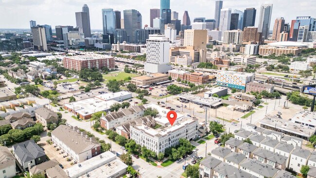 Building Photo - 2216 Chenevert St