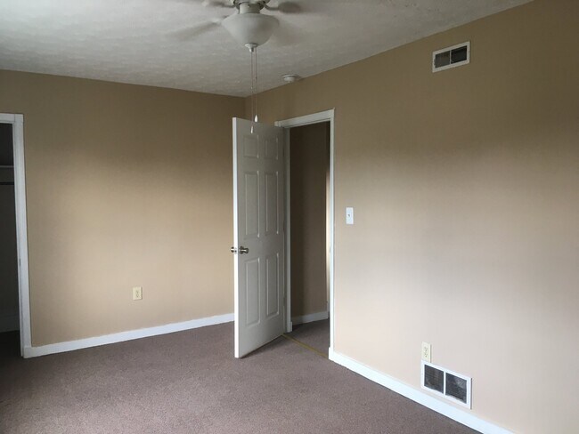 Foto del edificio - 657 Marion Ct