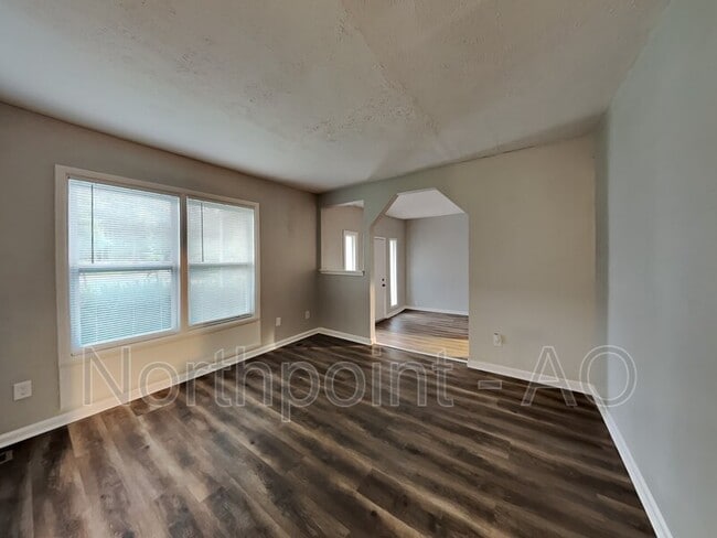 Building Photo - 4435 Lincolndale Dr