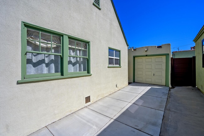 Building Photo - 4506 E 4th St