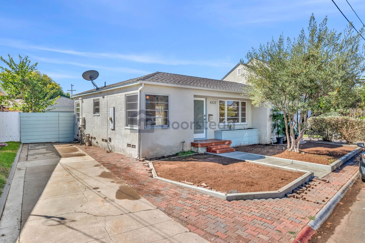 Primary Photo - 4227 Albatross Dr