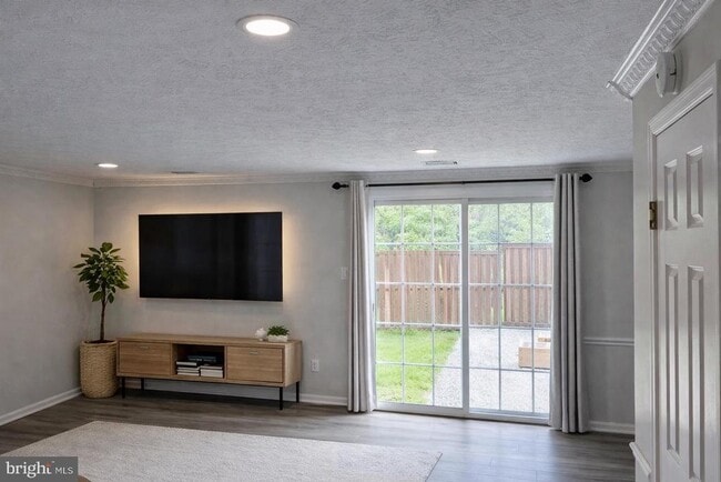 Foto del edificio - 4681 Whitely Ct