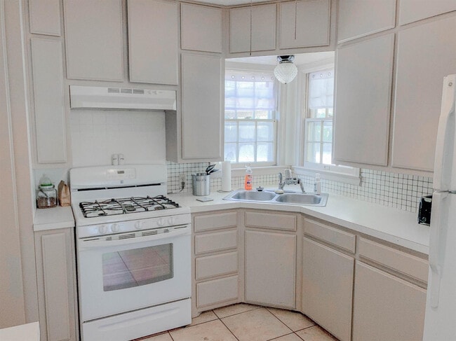 Building Photo - 2401 26th St