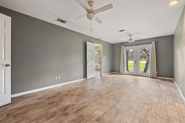 Building Photo - 25 Woodcreek Dr