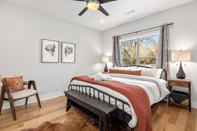 Foto del edificio - 28 E 7th St