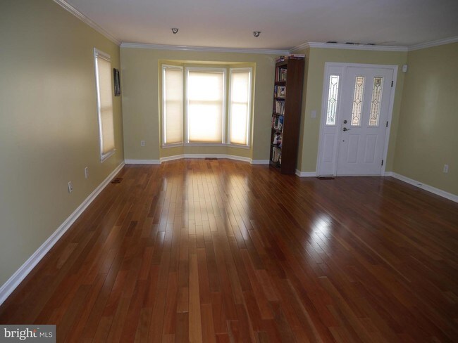 Building Photo - 14211 Greenview Dr