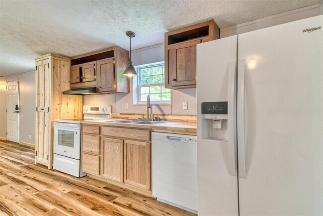 Foto del edificio - 3 Bedroom / 2 Bathroom Home in Russellville