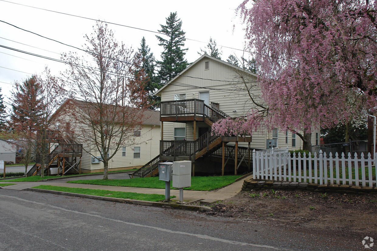 Foto exterior - McKenzie Court Apartments