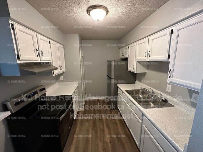 Foto del edificio - 551 N Somerset Terrace