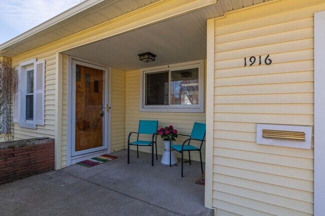 Building Photo - Three Bedroom Home in Kalamazoo