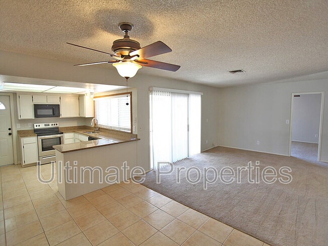 Building Photo - 8445 N 47th Dr