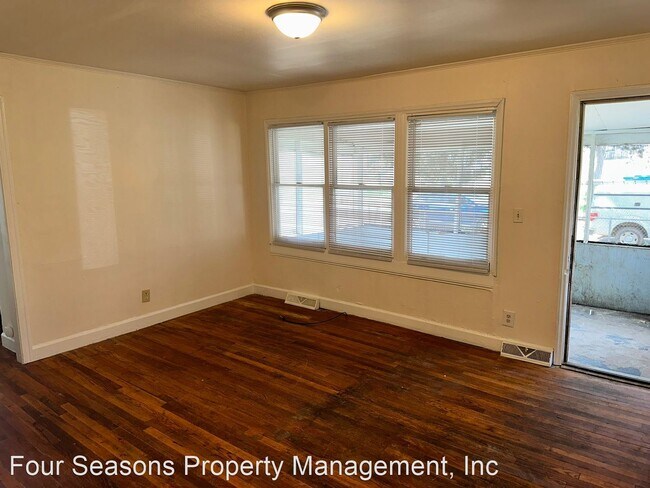 Building Photo - 3 br, 1 bath House - 823 Seldon Drive