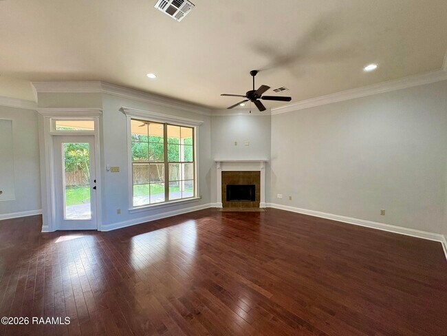 Building Photo - 120 Mirada Ln