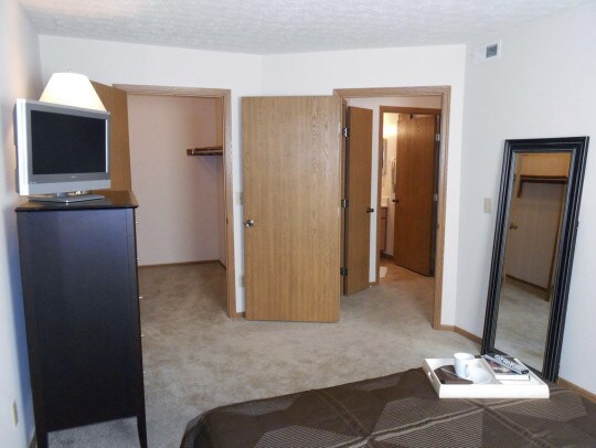 Building Photo - 10862 Southwind Dr