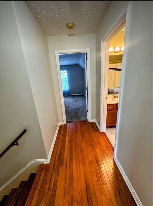 Foto del edificio - Eco-Friendly 4BR/3.5BA Home with Solar Pan...