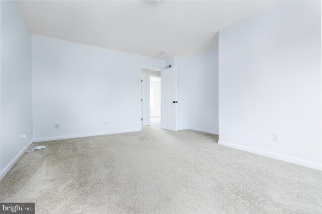 Building Photo - 513 E 11th Ave