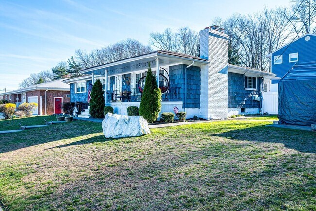 Building Photo - 468 Brook Ave